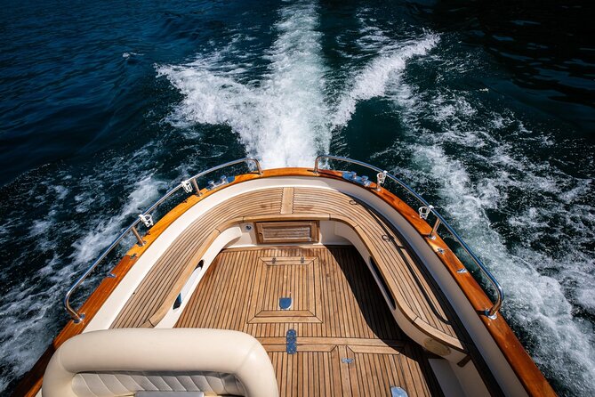 1H Private Cruise on a beautiful wooden speedboat on Lake Como - Laglio and Clooney: A Celebrity-Lake Moment (With Real Time to Look)
