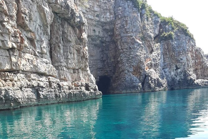 3 Hours Speed Boat tour to the Blue Cave - Boat transfer only: how the guide setup changes your experience