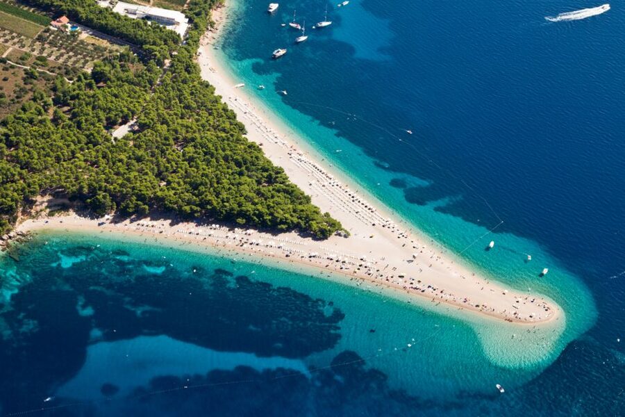 3 Islands Speedboat Tour: Golden Horn, Blue Lagoon & Jelsa - Golden Horn (Zlatni Rat) on Brač: the highlight with a crowd reality