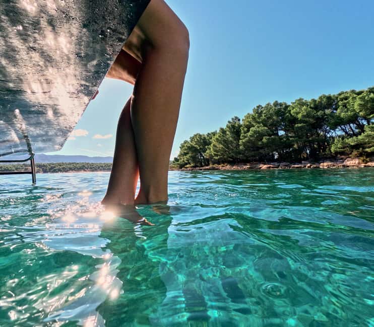 3 Islands Speedboat Tour: Golden Horn, Blue Lagoon & Jelsa - Guides, pacing, and the speedboat vibe
