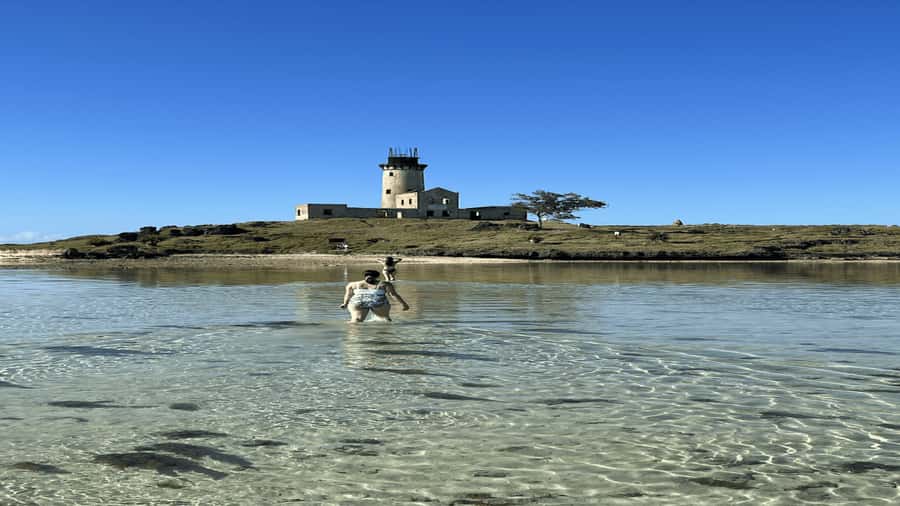5 Islands Private Speedboat w/ Snorkeling + Lunch & Drinks - Speedboat pace along Mauritius’ east coast