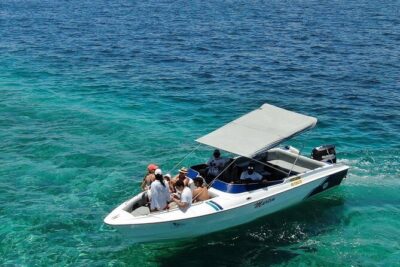5 Islands Private Speedboat with Snorkeling Lunch and Drinks - Pointe dEsny shipwreck history and what you’ll notice from the water