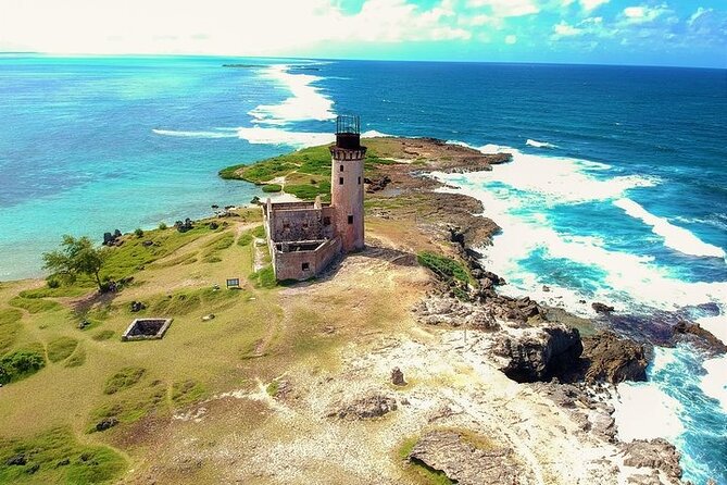 5 Islands Private Speedboat with Snorkeling Lunch and Drinks - Ile du Phare lighthouse ruin and Ile de la Passe coastal defenses
