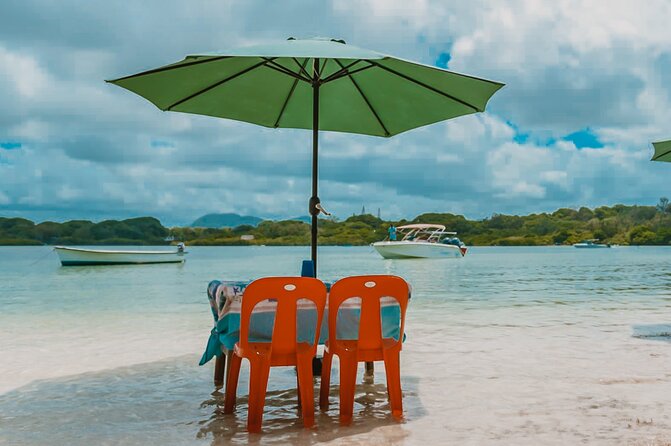 5 Islands Speedboat Cruise incl. Snorkeling in Blue Bay + Lunch at Ile aux Cerfs - Lighthouse Island at Ile aux Fouqets: Dutch origins and naval battles