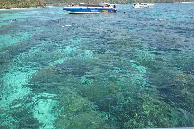 A full Day Haa & Rok islands from Koh Lanta( By Speed Boat) - Group size and crowd reality around Ko Rok lunch