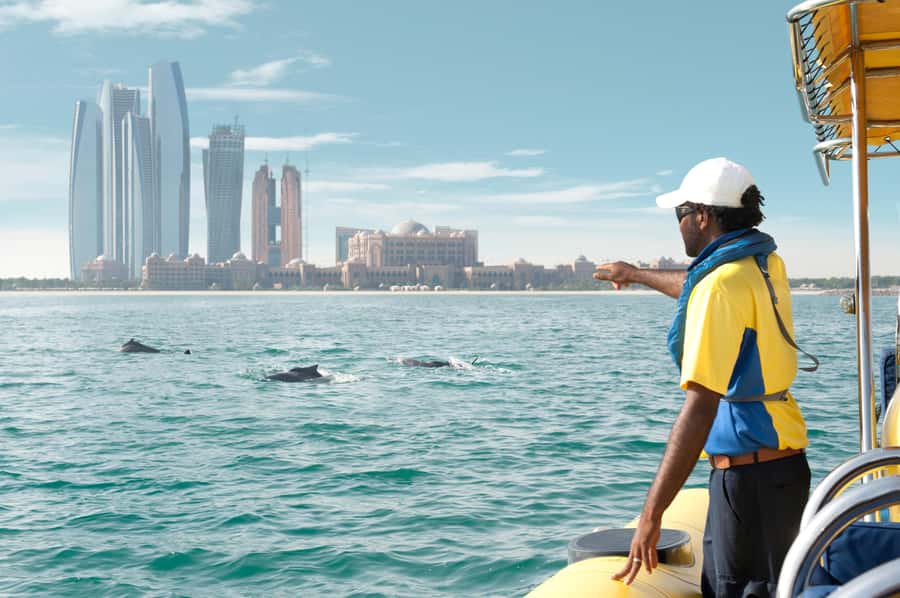 Abu Dhabi: 60-Minute Corniche Speed Boat Sightseeing Tour - Qasr Al Watan and Emirates Palace photo passes