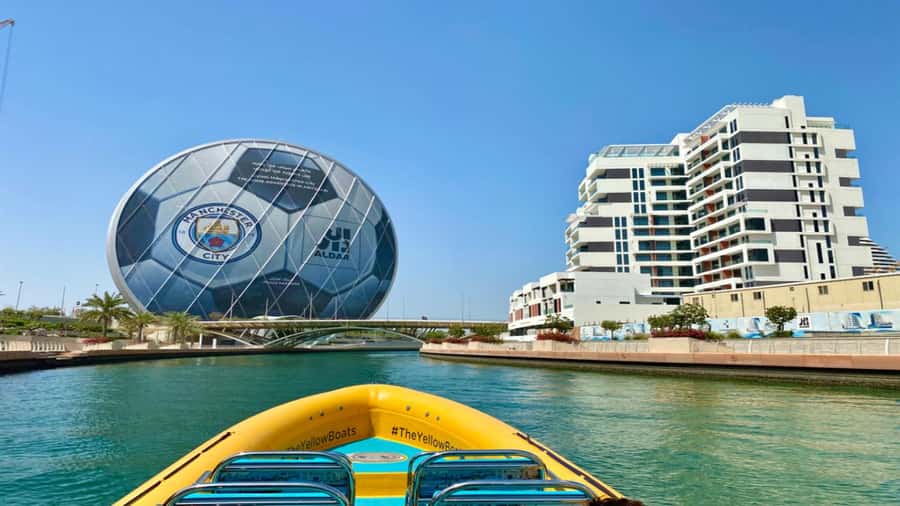 Abu Dhabi: Guided Speedboat Sightseeing Tour - Timing it right: sunset and golden hour from the water