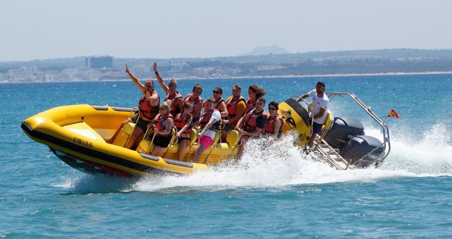 Alcudia: Speedboat Tour of Northern Mallorca & Hotel Pickup - The fast cruise across Alcúdia Bay: safety briefing and real sea time