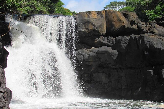 All inclusive SPEEDBOAT FULL DAY to ILE AUX CERF & GRSE WATERFALL - Food, Drinks, and the BBQ Lunch Experience
