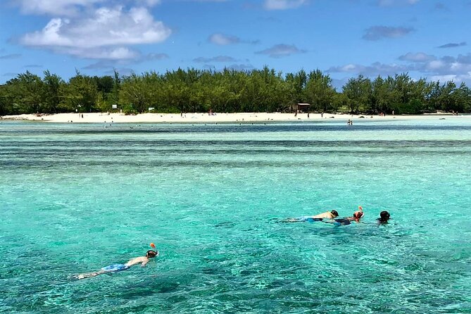 All inclusive SPEEDBOAT FULL DAY to ILE AUX CERF & GRSE WATERFALL - Snorkeling Equipment: Included, But Not Guaranteed