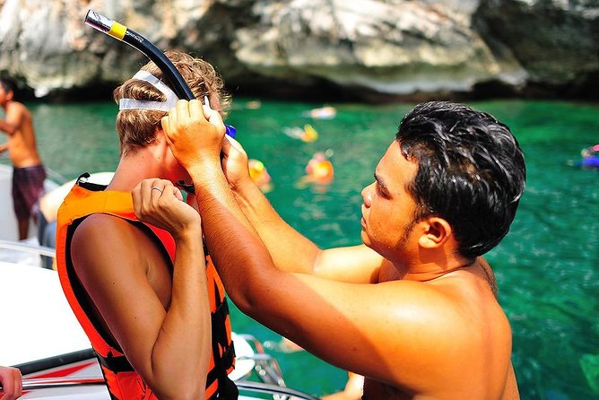 Angthong National Marine Park by Speed Boat with Snorkeling & Kayaking - Kayaking in Ang Thong: tunnels, small caves, and rock overhangs