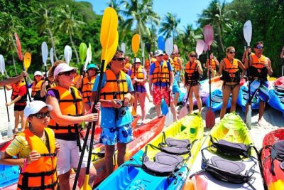 Angthong National Marine Park Trip By Speedboat From Koh Samui - Stop 2: Ko Mae Ko kayaking around the island views