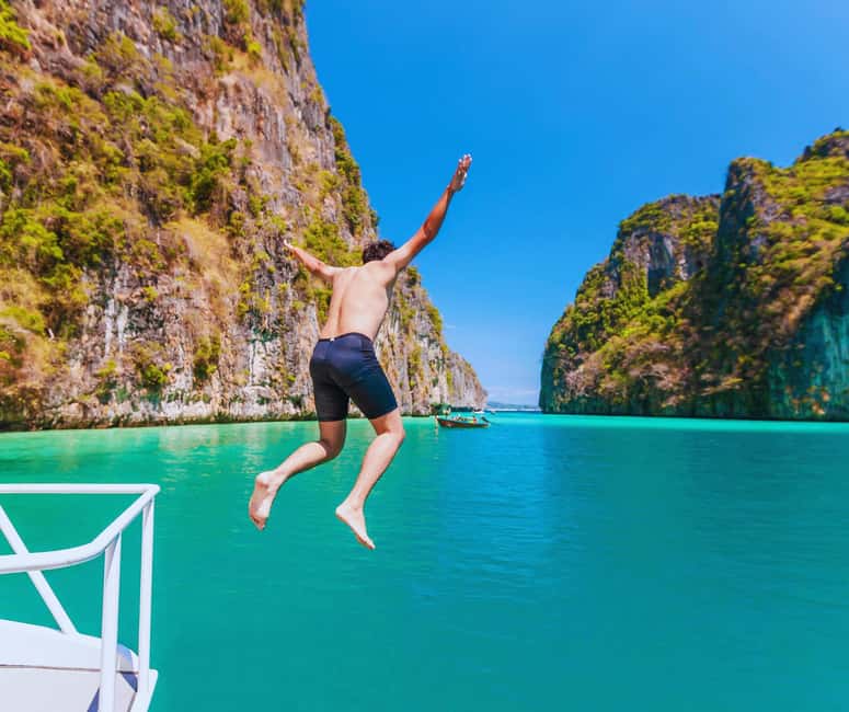 Ao Nang: Phi Phi Islands Speedboat or Catamaran Tour One day - Maya Bay: stunning views, and yes, the crowd can feel real