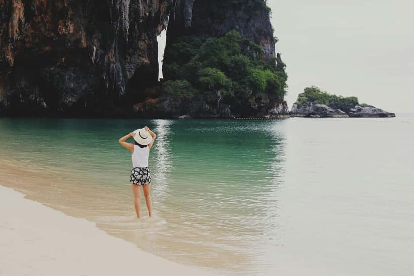 Ao Nang: Premium 4 Islands Snorkeling Tour by Speedboat - Poda Island buffet lunch: a real food break on the beach