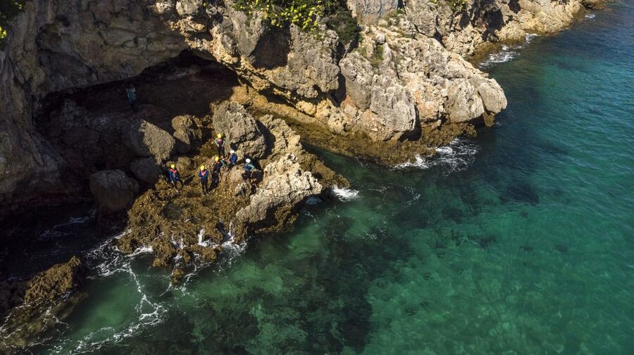 Arrábida: Setubal, Sesimbra Coasteering & Speedboat Tour - The 4-hour flow: briefing, speedboat transfer, then rock-to-water action