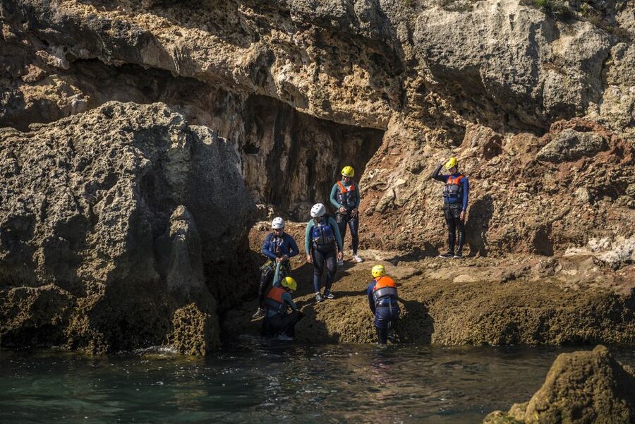 Arrábida: Setubal, Sesimbra Coasteering & Speedboat Tour - Meeting point at Creiro’s Beach (and the quick way to find the team)