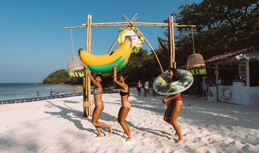 Banana Beach at Koh Hey: Phuket’s Speedboat Paradise - Crowd levels and sea changes: the two things that can affect your day