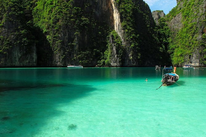 Beat the Crowds: Earlybird Phi Phi Islands by Speedboat - Ko Phi Phi Lee: a quick, cliff-and-coral hit in one hour