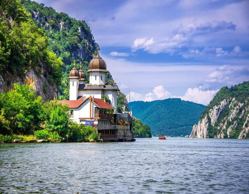 Belgrade: Iron Gate Park, Speedboat Ride, and 2 Viewpoints - The guides and drivers: why the day feels smooth
