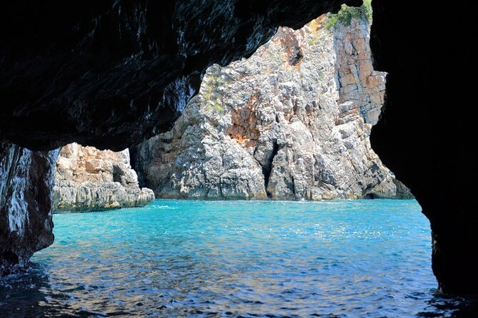 Blue Cave 3 hours GROUP tour with modern speedboat - Group size, skipper style, and what you can control