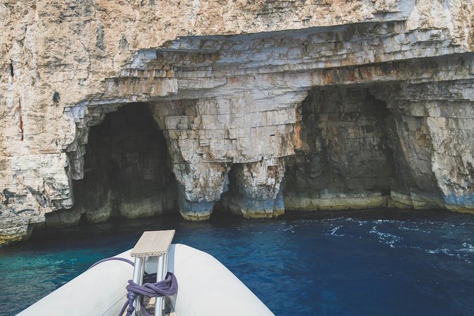 Blue Cave & 6 Islands Speedboat Tour From Split or Podstrana - Komiža on Vis: Breakfast-Time Calm After the Speed