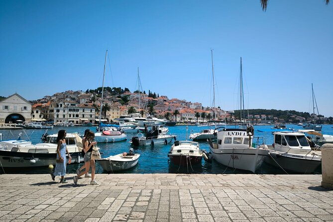 Blue cave and Hvar - 5 Islands speedboat tour from Split - Boat, crew, and comfort: what to expect on a speedboat day