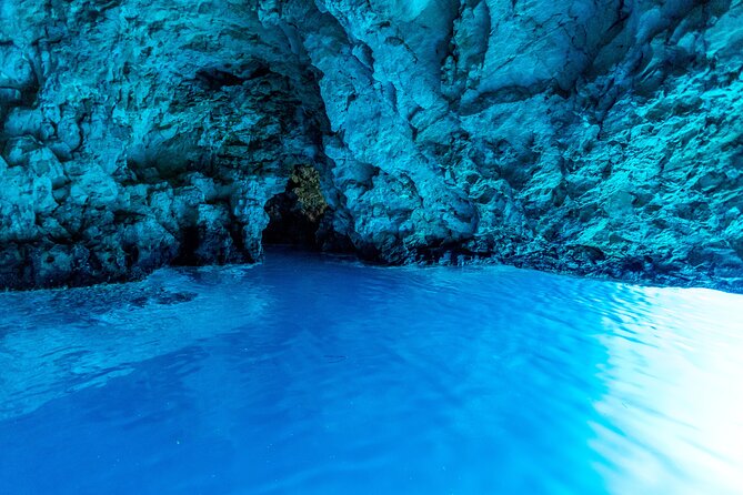 Blue Cave and Hvar 5 Islands speedboat tour | from Split&Trogir - Boarding with Garbin Charter: speed, schedule, and group size
