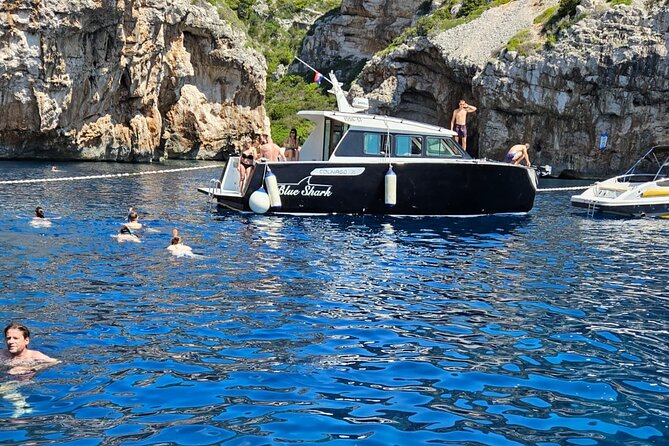Blue cave and Hvar - 5 Islands speedboat tour from Split - Stiniva Cove: short stop, big payoff