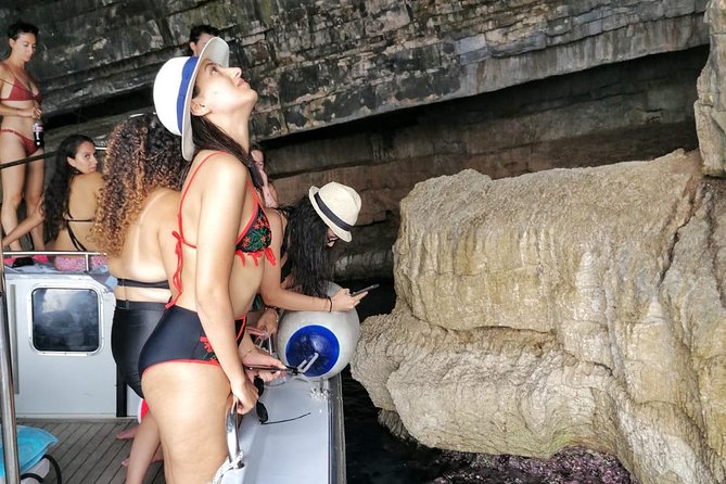 Blue cave tour with speed boat from town Hvar - Stop 4: Bisevo Island and the Blue Cave by rowboat