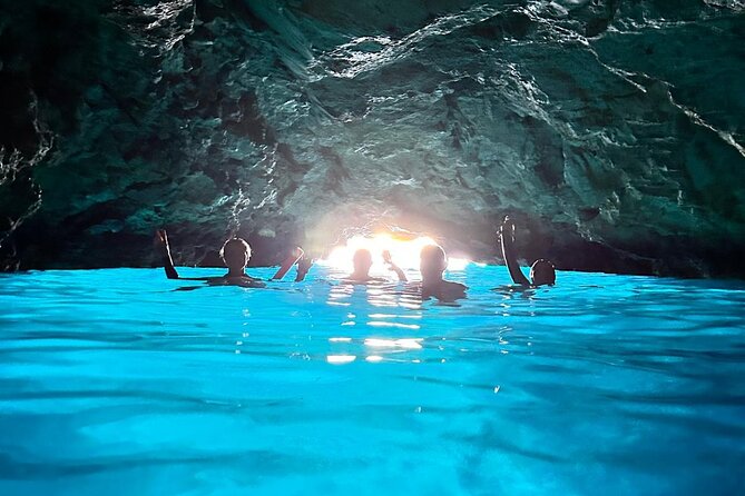 Blue & Green cave,Šunj beach - with drinks small group speedboat - Key things to know before you go