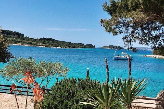 Blue Lagoon and 3 Islands Speedboat Tour from Trogir - Small Group Size and an Informative Skipper