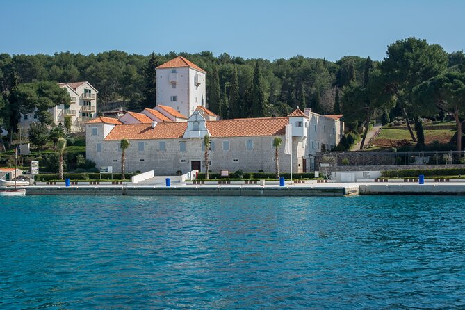 Blue Lagoon and Šolta Island Private Speedboat Tour - Stomorska Fisherman Village Finish with Lunch Nearby (1 hr 30 min)