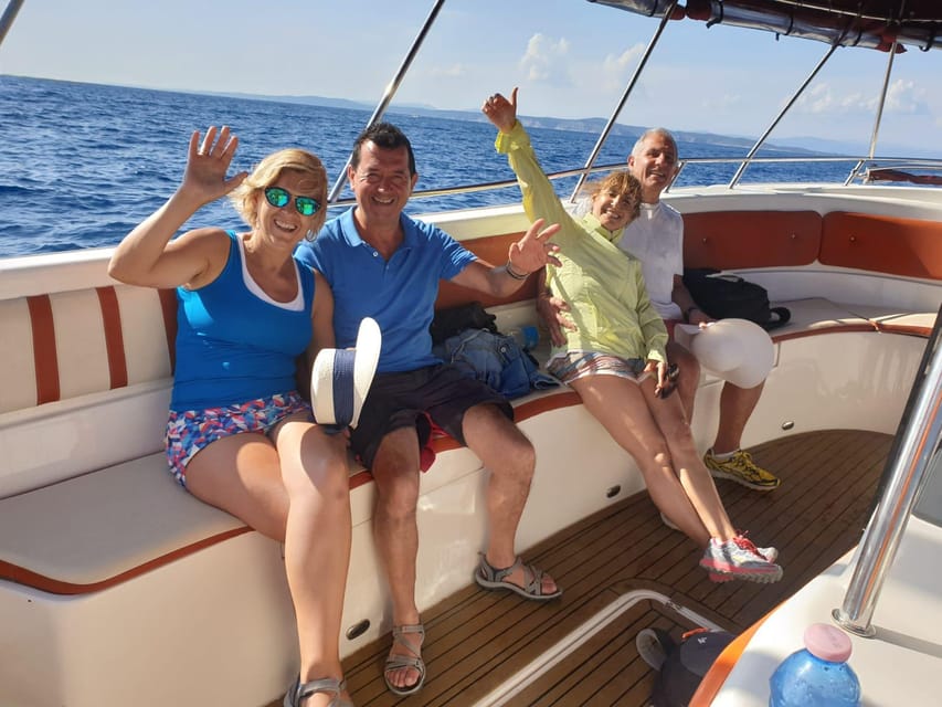 Blue Lagoon- Half day tour with comfortable speed boat - Getting to the boat at Bronze model map Split