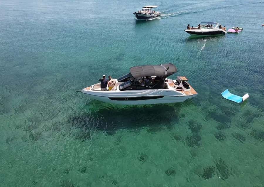 Búzios: Speedboat tour of 2 islands and 11 beaches - Snorkel, floaties, buoys, and Bluetooth: water time without stress