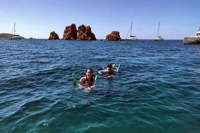 BVI Daytrip on private powerboat with snorkeling - The Indians: Coral Garden Snorkeling with an Underwater Arch