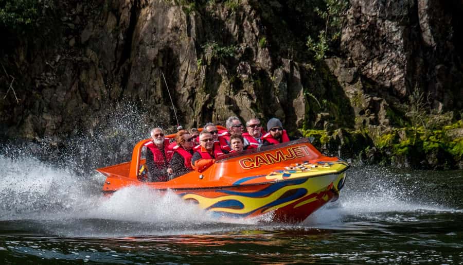 Cambridge Waikato New Zealand: Tour -45 Min Extreme Jet Boat - The safety briefing that makes the fun possible
