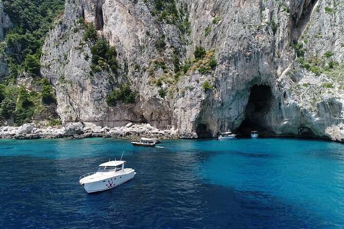 Capri Boat Tour from Sorrento - Speedboat 37ft - Stop 1: Bagni Regina Giovanna for a quick Roman-villa photo