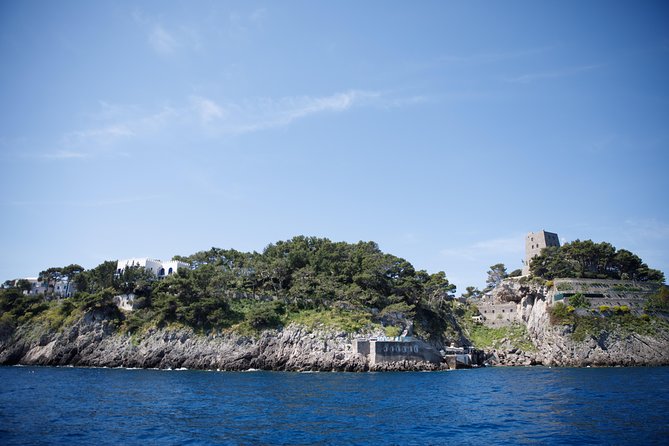 Capri Boat Tour from Sorrento - Speedboat 37ft - Stop 3 and the Via Camerelle reality check (it’s very short)