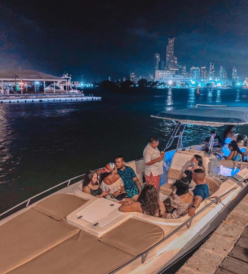 Cartagena: Speed Boat Party on the Bay with open bar - Open bar and national liquor: good value, smart pacing