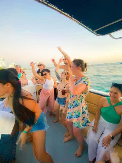 Cartagena: Speed Boat Party on the Bay with open bar - Speed boat party on Cartagena Bay: what the 2 hours feel like