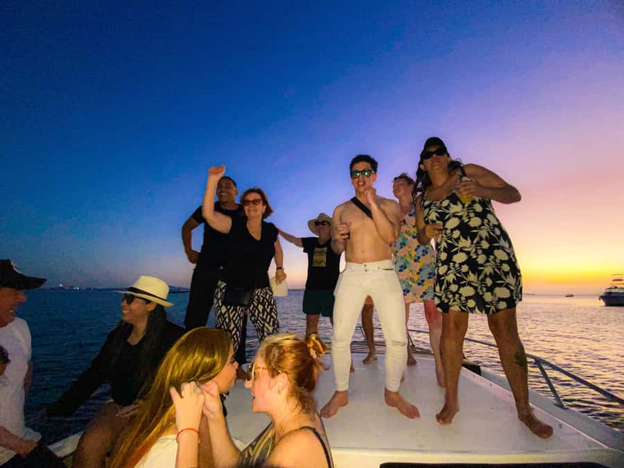 Cartagena: Speed Boat Party on the Bay with open bar - Who this tour suits best (and who should skip it)