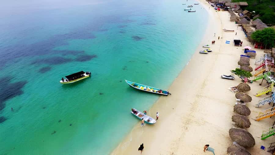 Cartagena: Visit 4 islands in a speedboat + plankton! - Snorkeling and national aquarium add-ons: decide on the spot