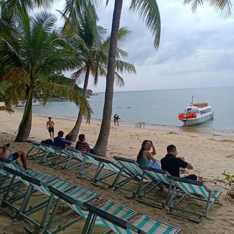Cham Island: Snorkeling Tour by Speed Boat From HoiAn/DaNang - Hon Nhon Beach: the swimming window and the crowd reality