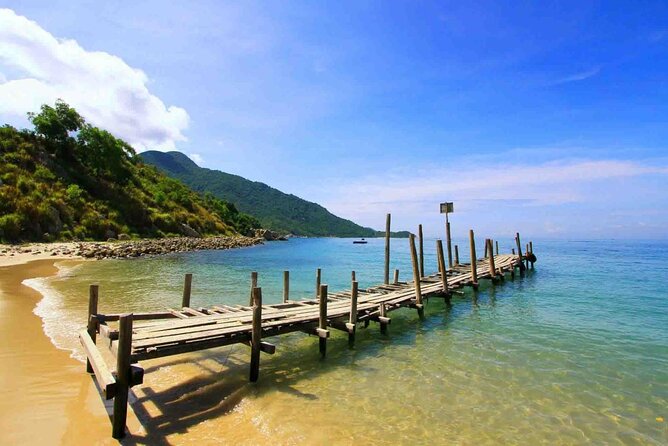 Cham Island Snorkeling - Wonderful Beach - Speedboat Daily Tour - Lunch on Cham Island: Seafood, Mountain Vegetables, and the Beach-Meal Feeling