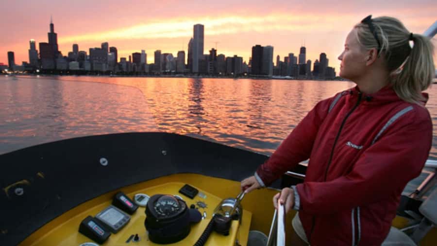 City Cruises Chicago: Seadog Speedboat Lake Firework Cruise - The cash bar and onboard comfort choices