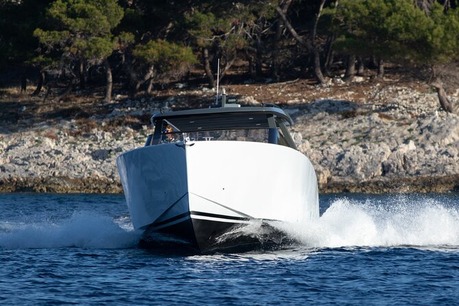 Colnago 45 - Luxury Private Speedboat Tours - Stop 1: Blue Cave, and why you should plan for extra tickets
