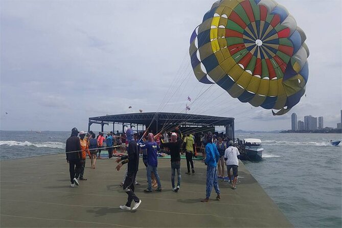 Coral Island speed boa-Parasailing and others activities choice - Tawaen Beach arrival and the parasailing launch