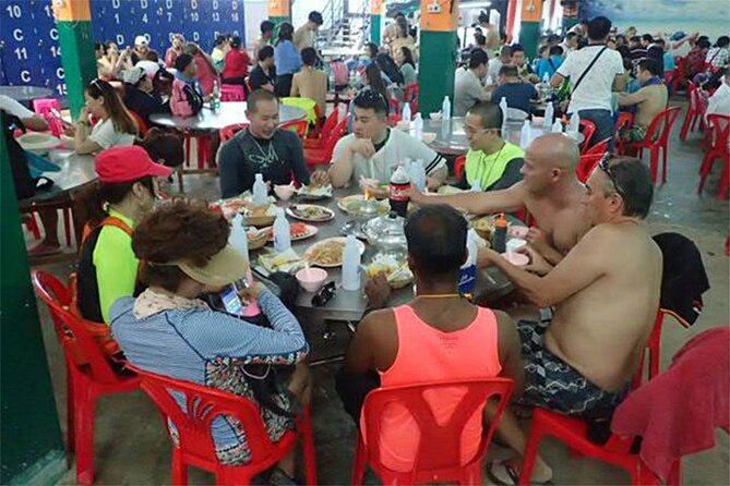 Coral Island speed boa-Parasailing and others activities choice - Thai lunch on the island: why this matters more than you think