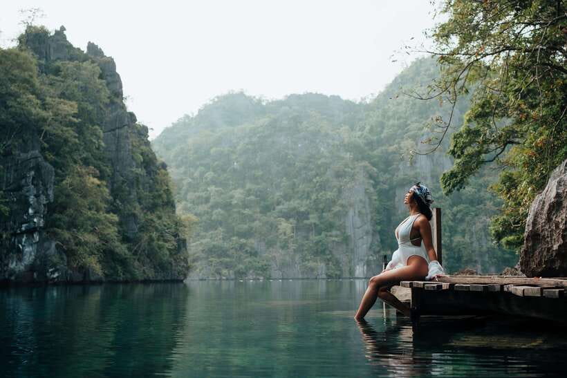 Coron: Private Island-Hopping Tour on a Yacht or Speedboat - Barracuda Lake snorkeling: clear water time and what to bring