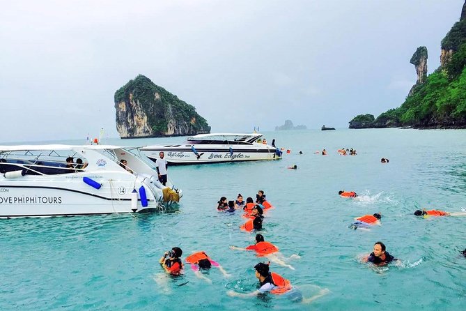 Day Tour from Phuket to 4 Islands in Krabi by Ferry & Speedboat - Tup Island sandbar at low tide: the short, special moment